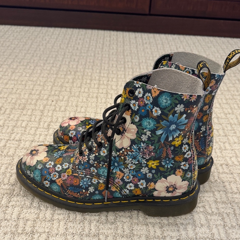 Floral Doc Martens Lace-Up Boots - Picture 5 of 8